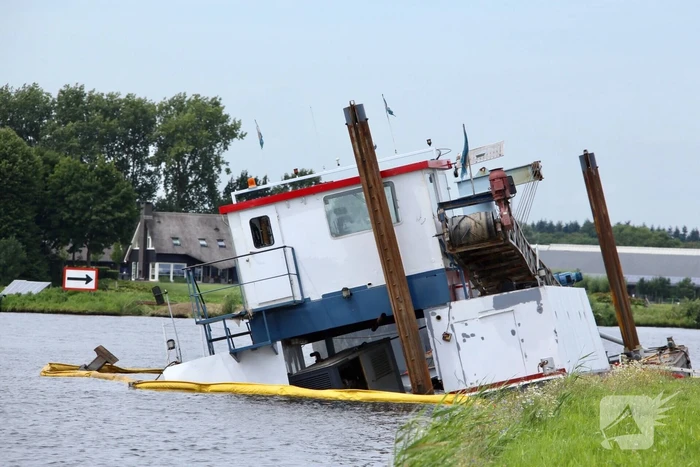 Overslagschip zinkt