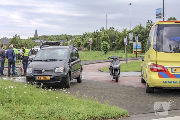 Kop-staartbotsing op rotonde