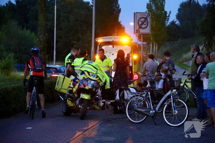 Twee fietsers botsen op elkaar