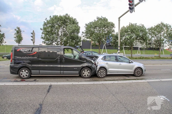 Flinke crash bij kop-staartbotsing