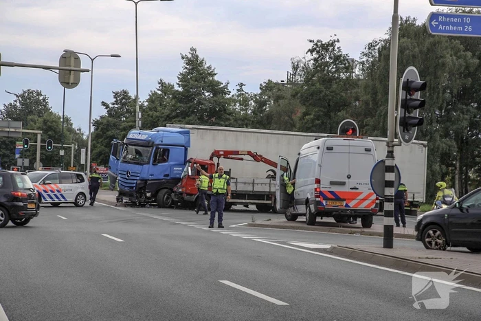 Flinke ravage na crash met vrachtwagens