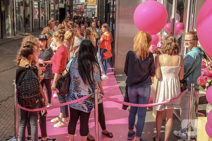 Honderden in de rij voor vlogger Mascha