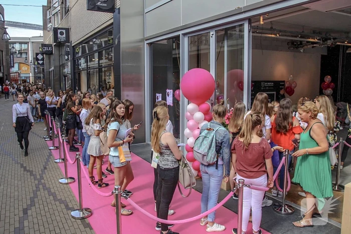 Honderden in de rij voor vlogger Mascha