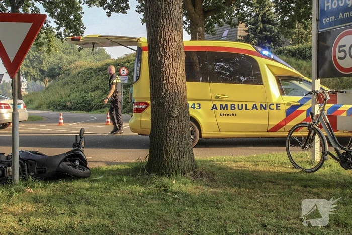 Scooterrijder gewond na aanrijding auto