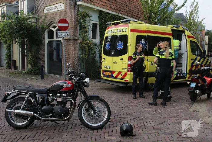 Scooterrijder gewond na botsing met motorrijder