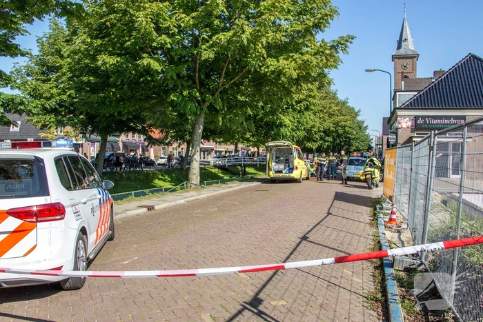 E-bikester ernstig gewond na knal tegen autoportier
