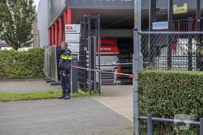 Lichaam aangetroffen in oplegger van vrachtwagen