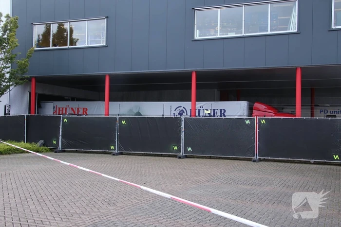 Lichaam aangetroffen in oplegger van vrachtwagen