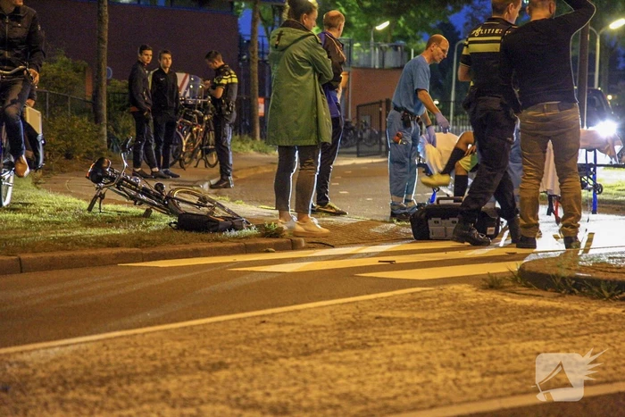 Fietser geschept op rotonde