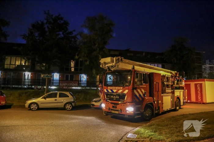 Grote zoekactie naar jongens op dak woonblok