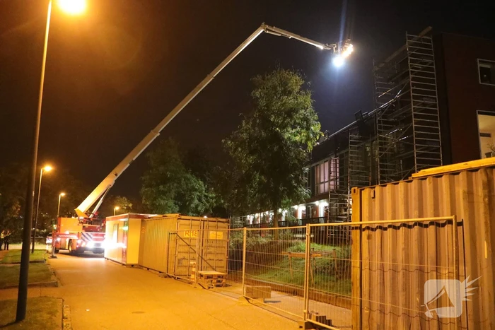Grote zoekactie naar jongens op dak woonblok