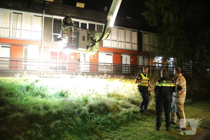 Grote zoekactie naar jongens op dak woonblok