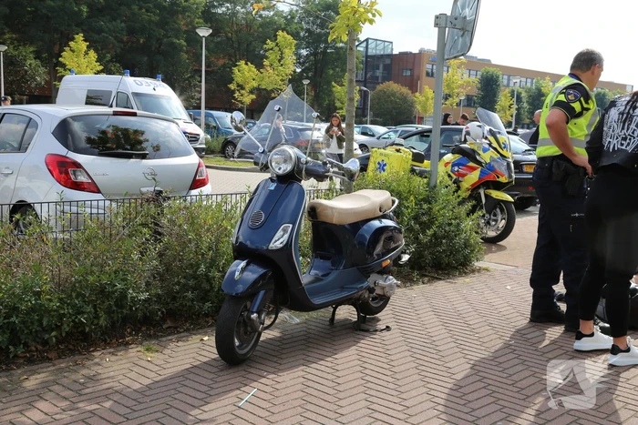 Scooterrijder aangereden door auto