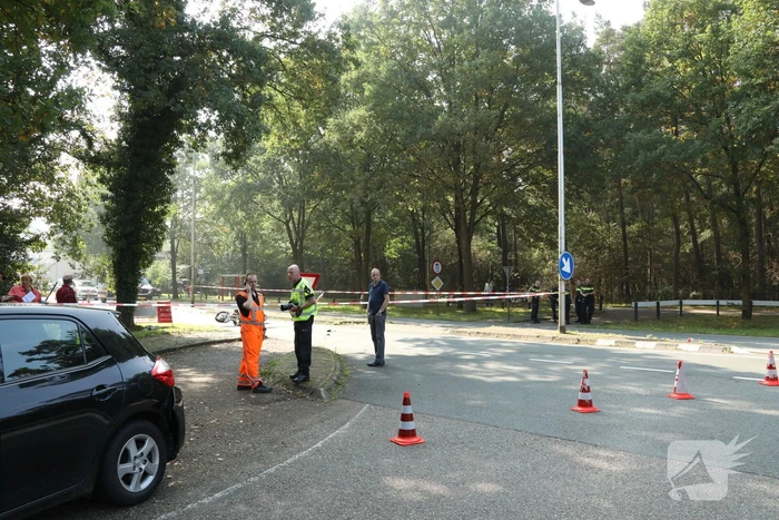Motor botst op afremmende auto