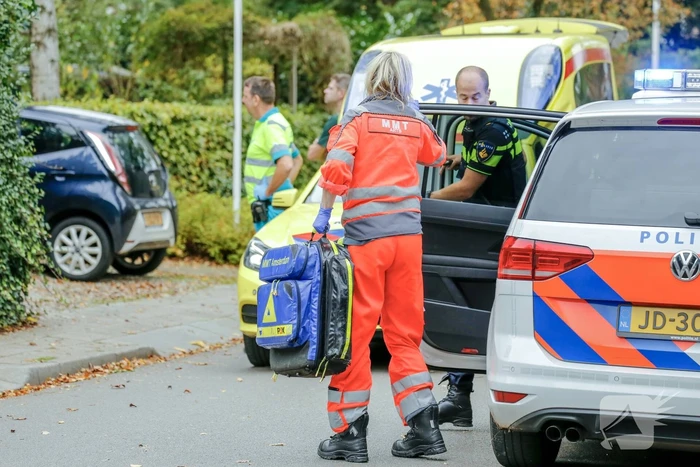 Persoon valt van balkon