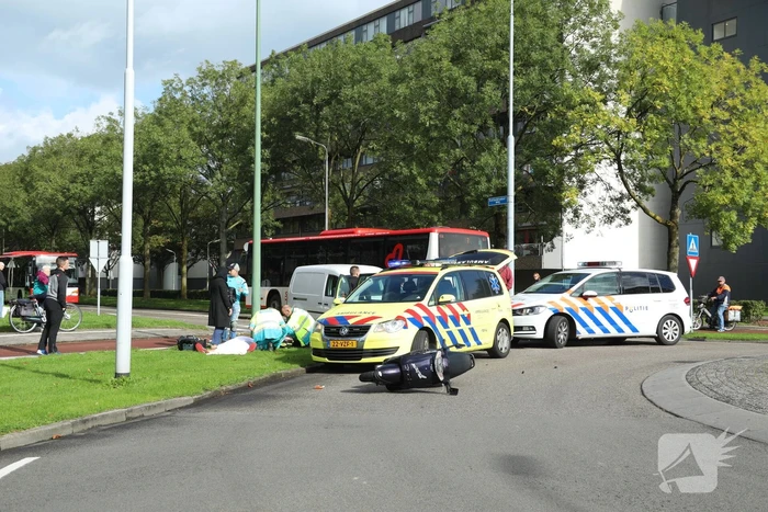Scooterrijder gewond na botsing met auto