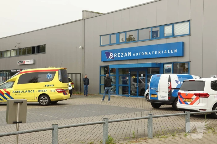 twee personen gevlucht na gewapende overval