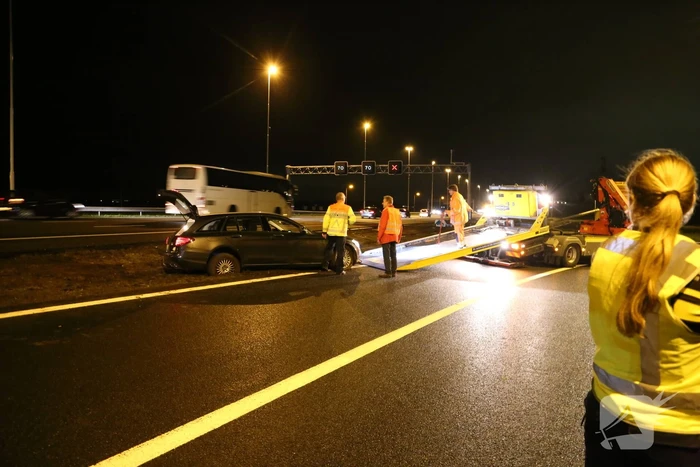 Personenauto mist afslag