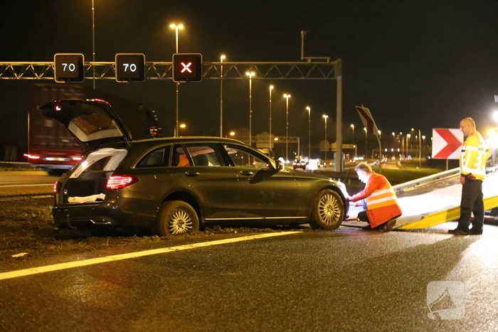 Personenauto mist afslag