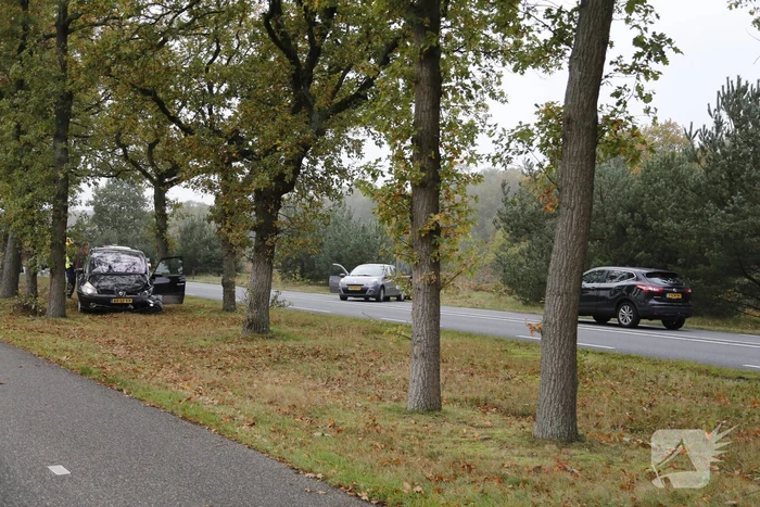 Enorme crash met meerdere auto's