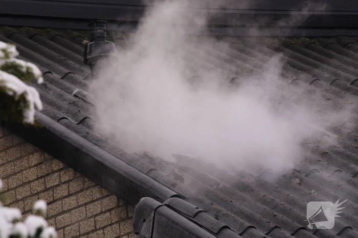 Veel rook bij uitslaande woningbrand
