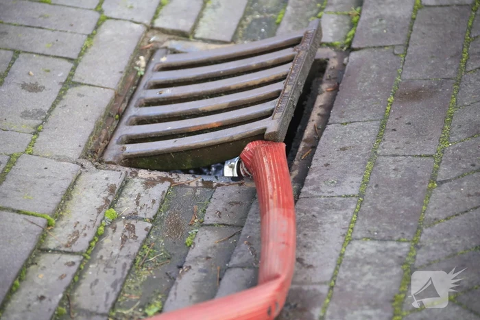 Kruipruimte onder water na gesprongen leiding