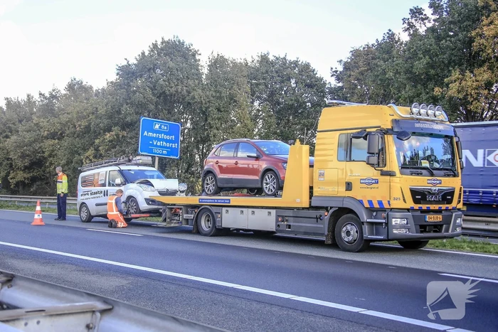 Bestelbus botst op voorganger