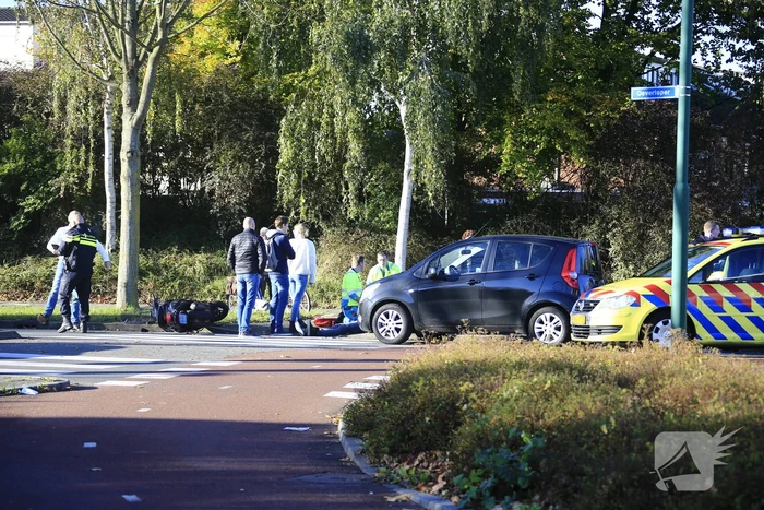 Scooterrijder gewond na botsing auto