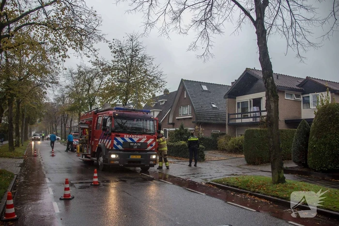 Schoorsteenbrand slaat over naar balkenlaag