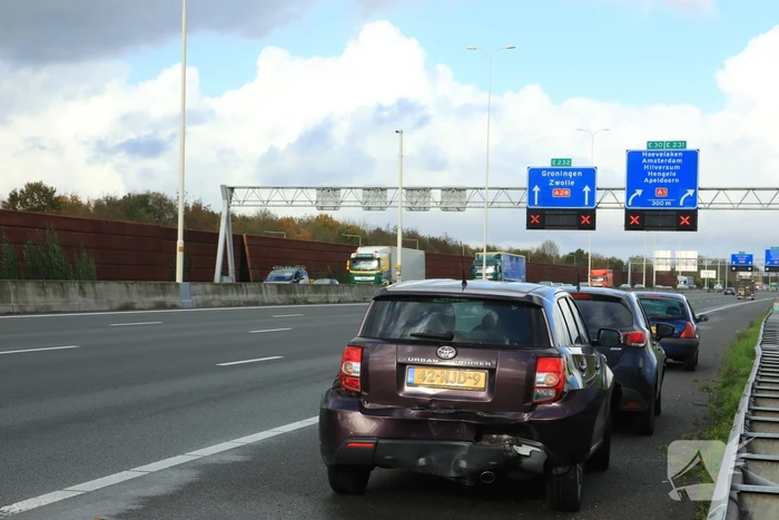 5 voertuigen botsen op elkaar op snelweg