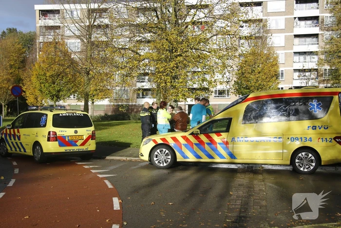 Snorfietser gewond na botsing met jonge fietsster