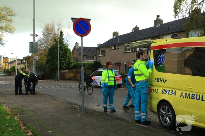 Snorfietser gewond na botsing met jonge fietsster