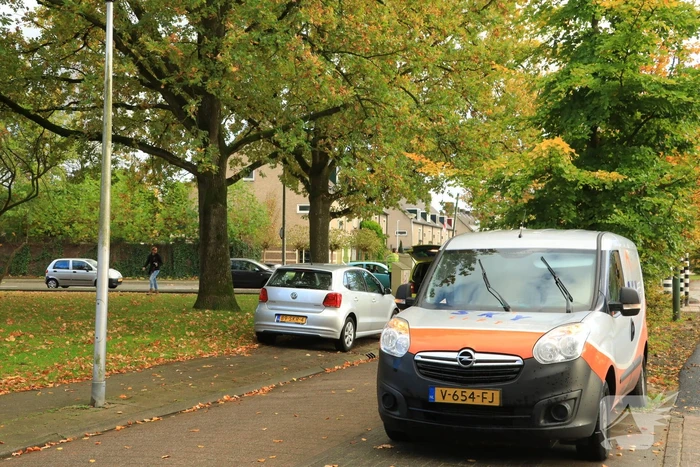 Scooterrijder gewond na botsing met bestelbus