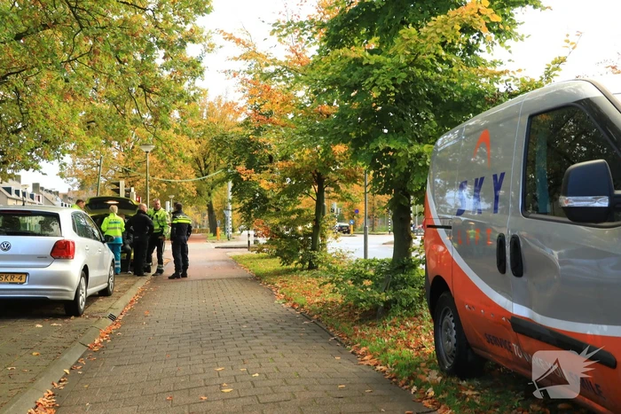 Scooterrijder gewond na botsing met bestelbus