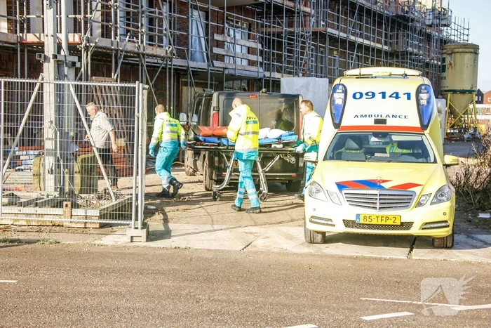 Bouwvakker raakt ernstig gewond