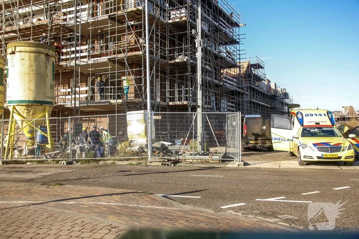 Bouwvakker raakt ernstig gewond