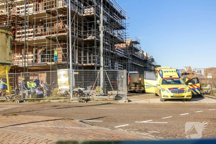 Bouwvakker raakt ernstig gewond