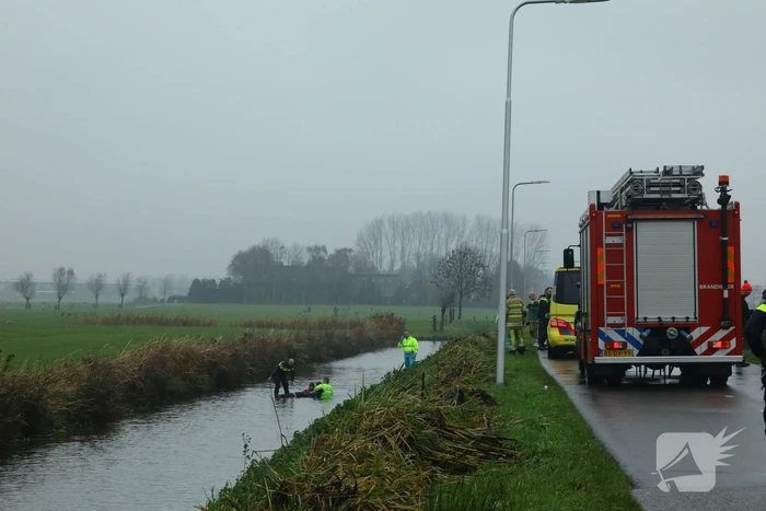 Brommobiel te water bestuurder overleden