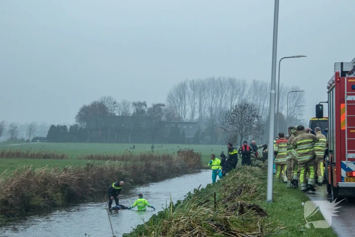Brommobiel te water bestuurder overleden