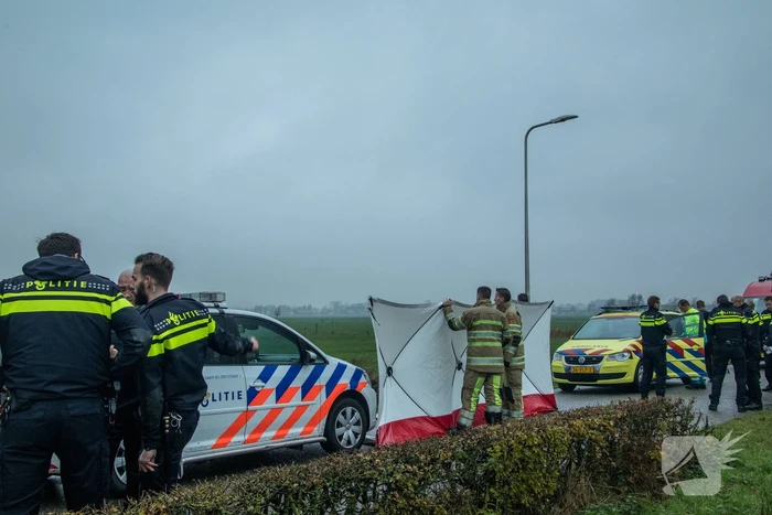 Brommobiel te water bestuurder overleden