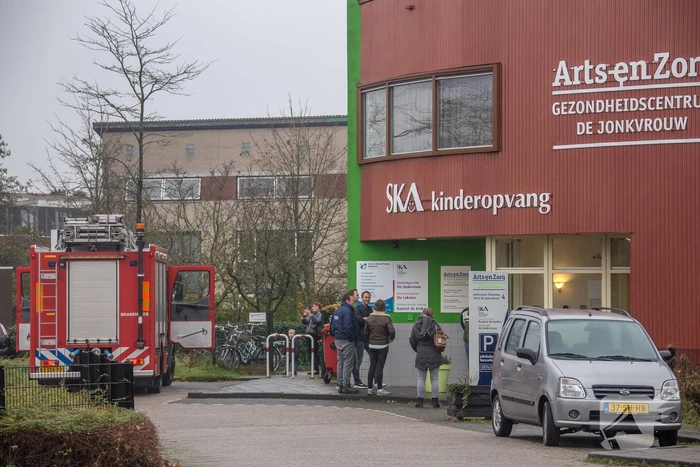 Kinderdagverblijf ontruimd na vreemde lucht