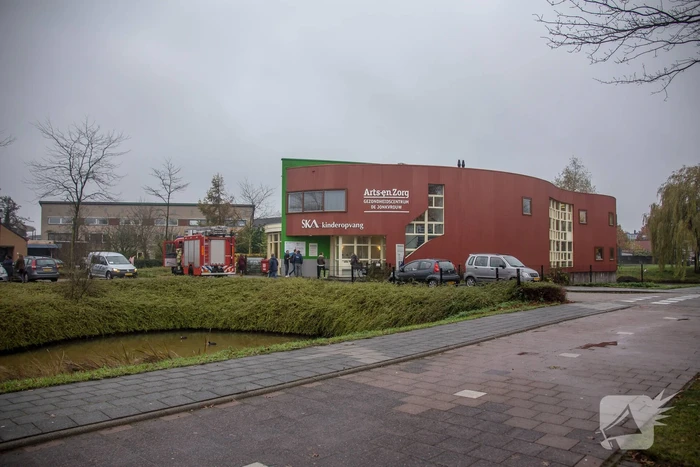Kinderdagverblijf ontruimd na vreemde lucht