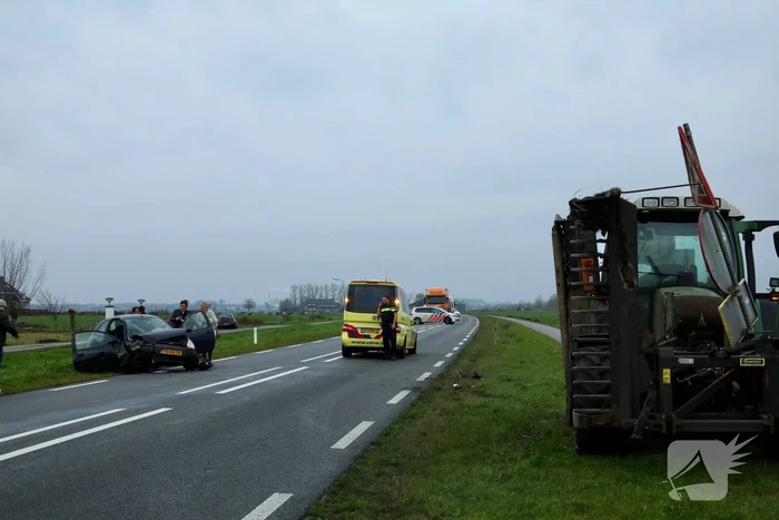 Veel schade na botsing met tractor
