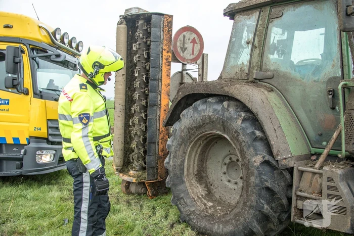 Veel schade na botsing met tractor