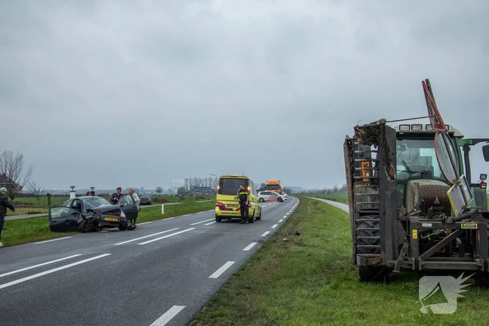 Veel schade na botsing met tractor