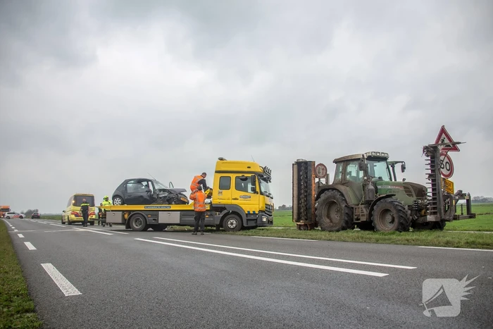 Veel schade na botsing met tractor