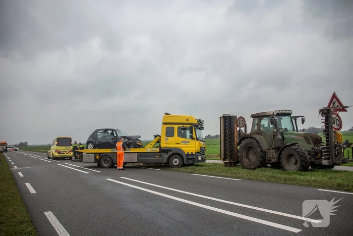 Veel schade na botsing met tractor