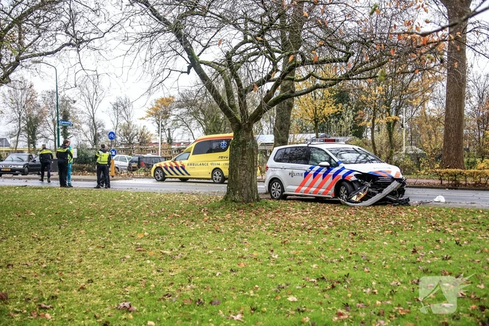 Politieauto in botsing met personenauto