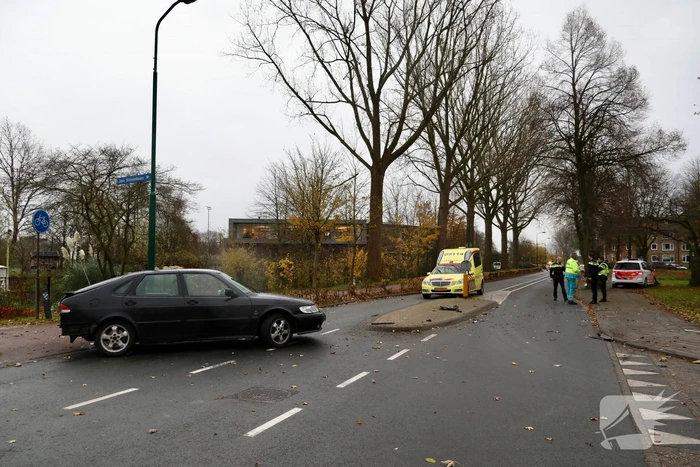Politieauto in botsing met personenauto
