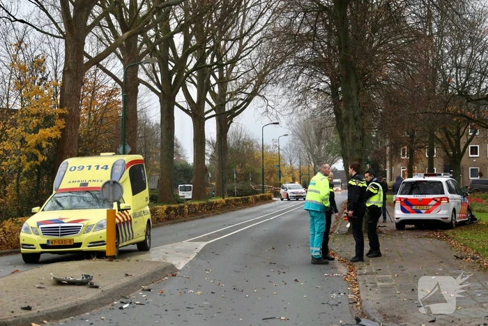 Politieauto in botsing met personenauto